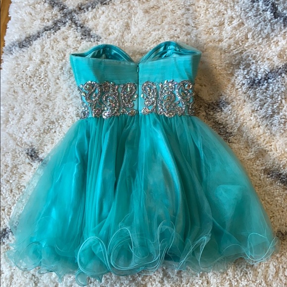 Prom/ Graduation gown - Picture 2 of 5